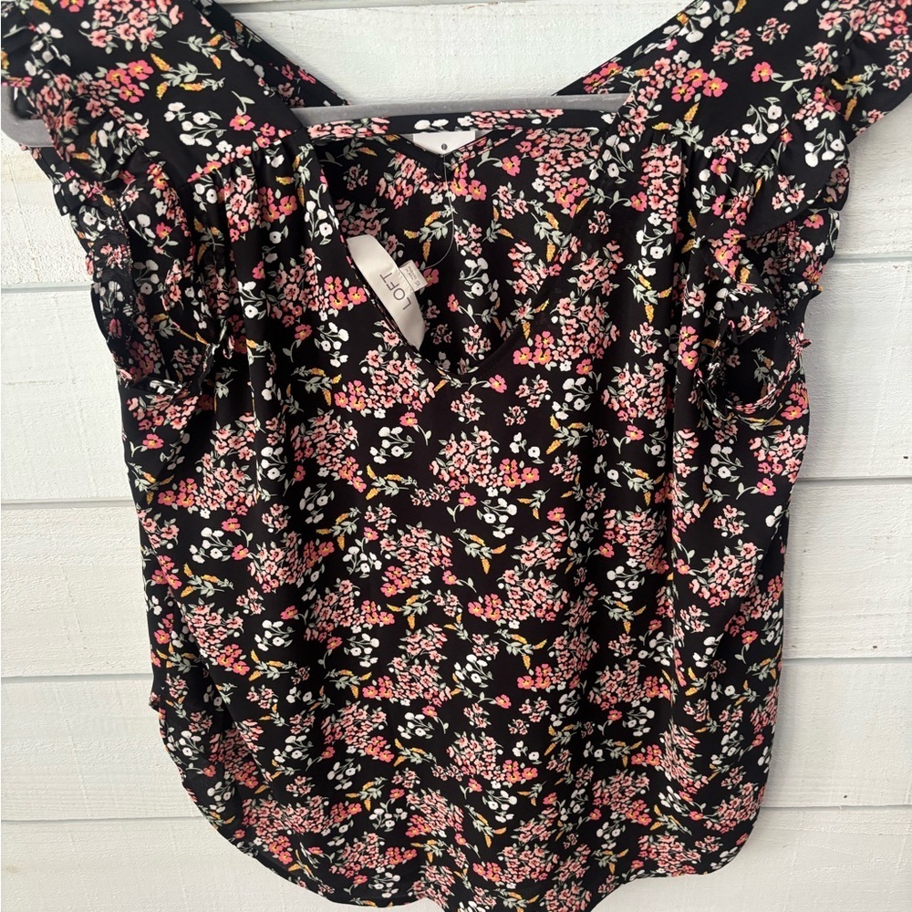 LOFT NWT Floral Black Top with Flutter sleeves . - Picture 7 of 11